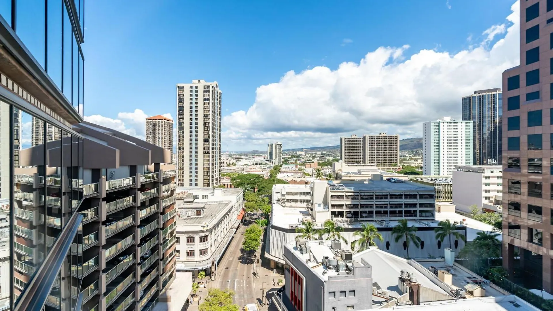 Spacious Downtown Executive Retreat - Free Parking Honolulu Appartement