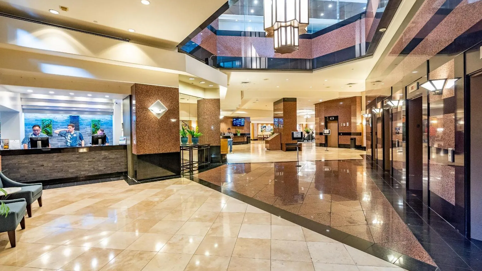 Spacious Downtown Executive Retreat - Free Parking Honolulu Appartement