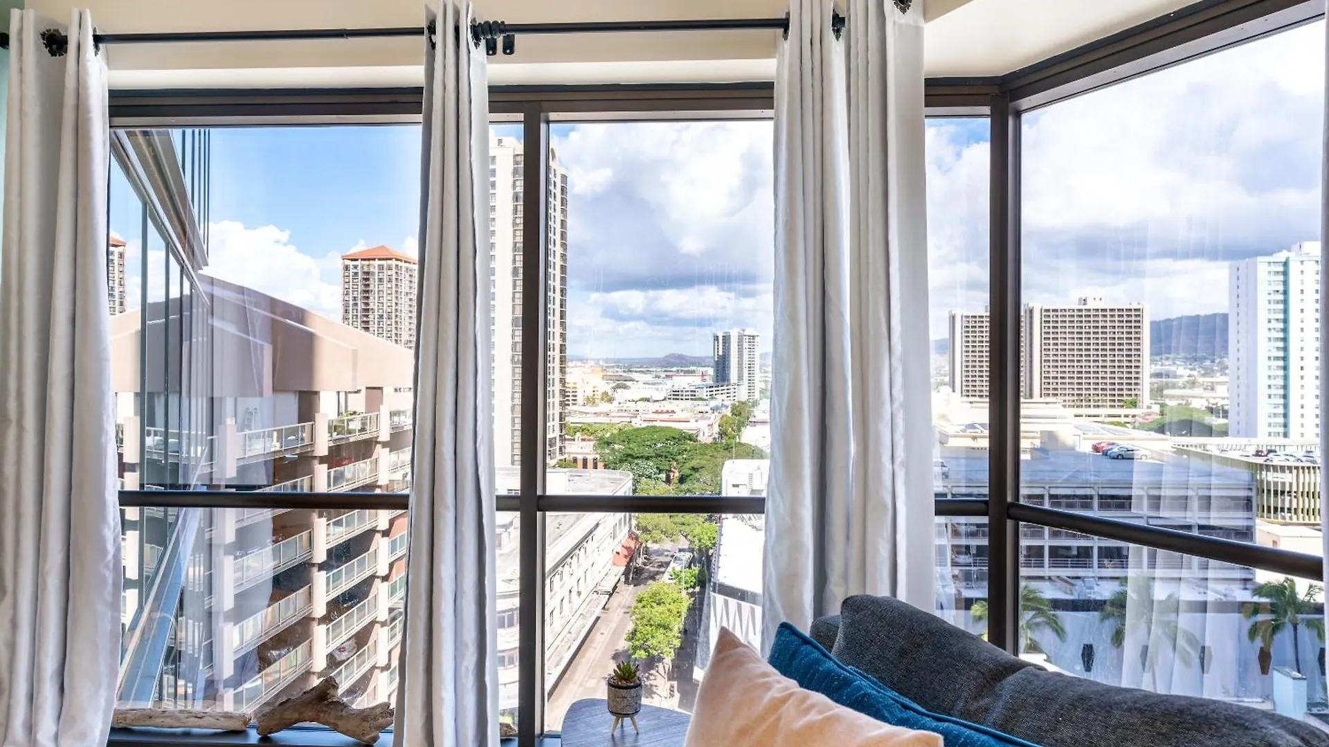 Spacious Downtown Executive Retreat - Free Parking Honolulu 0*,  United States